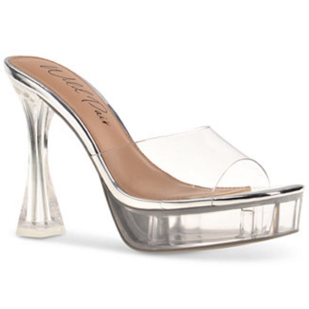 *NEW* Wild Pair Regeena Platform sandals Size 9 A19
